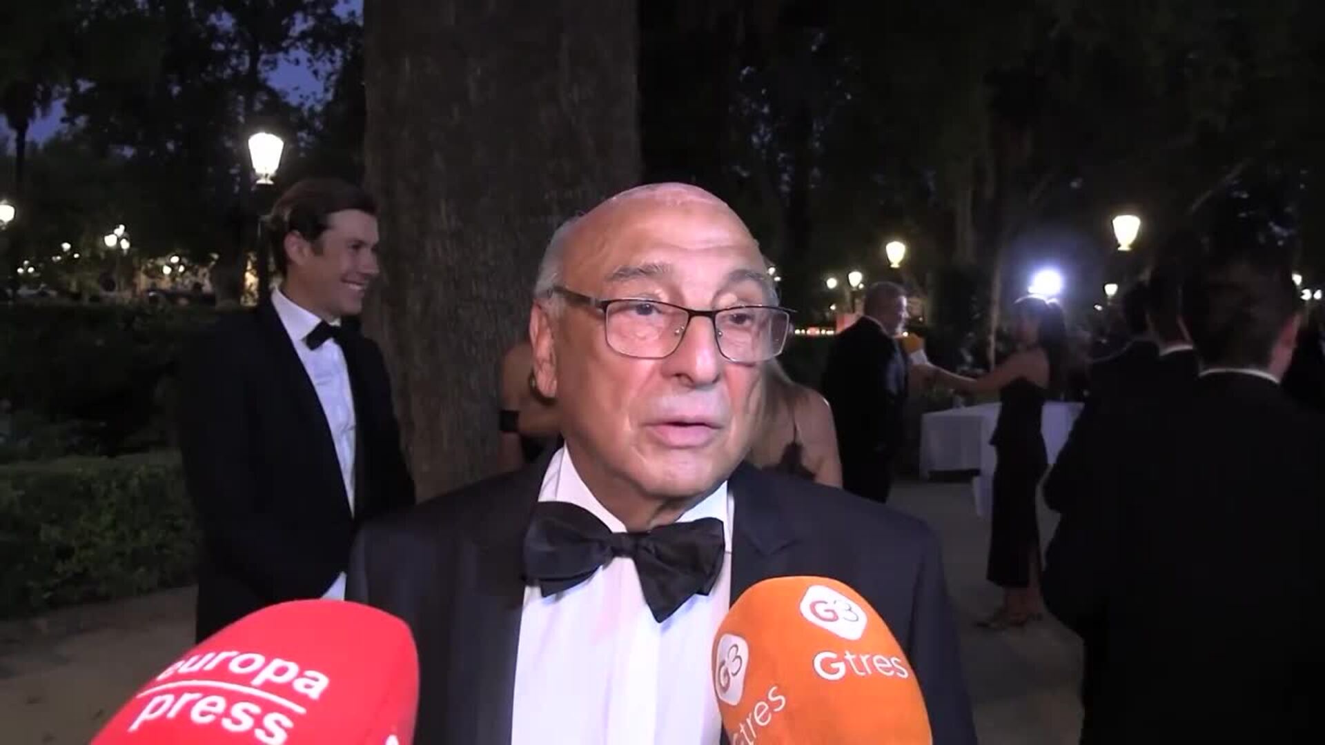 El padre de Manuel Vega confirma su ruptura con Cayetana Rivera