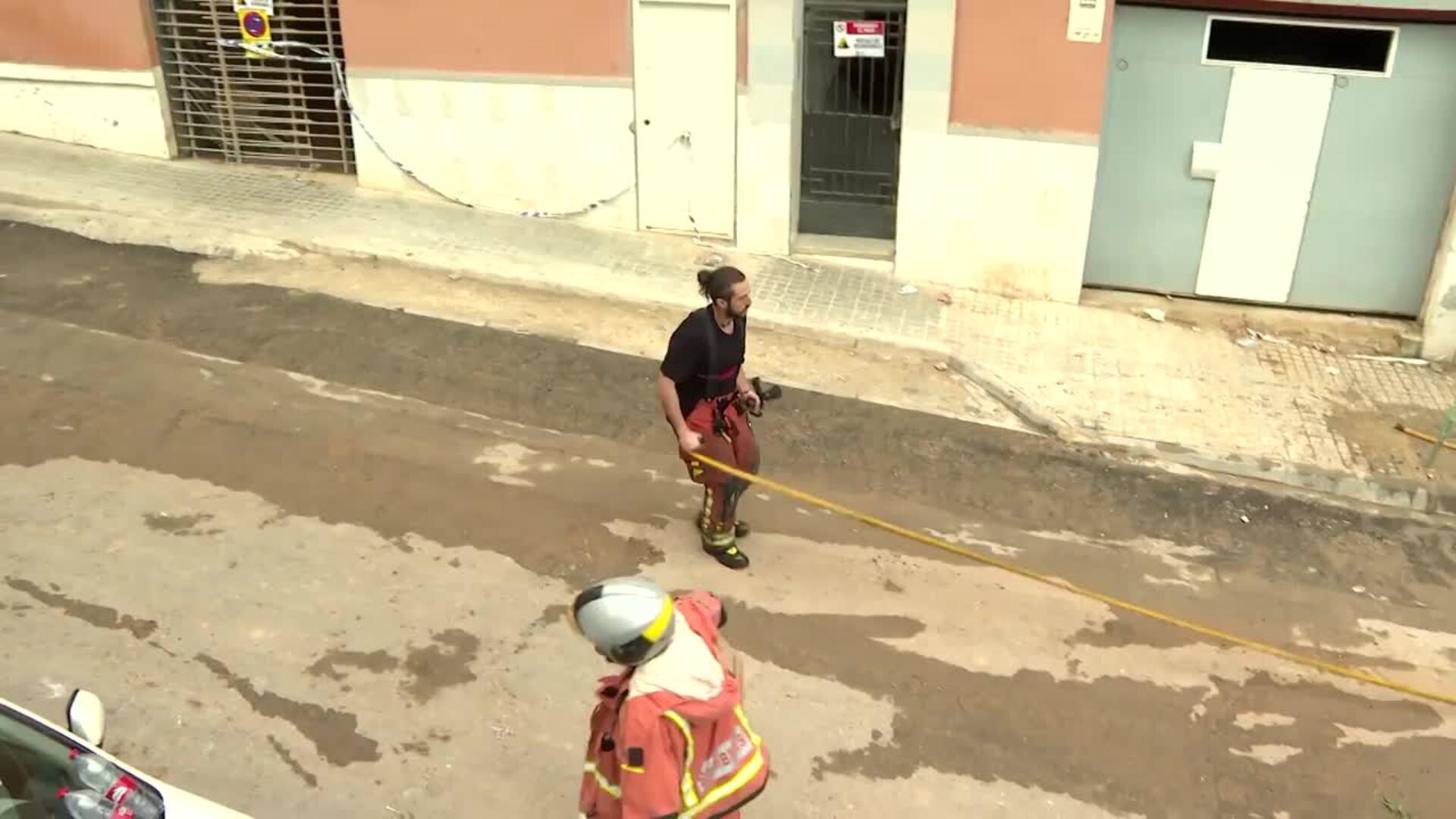 Incendio en un edificio de Torrent precintado y en ruina por daños en la dana deja dos heridos