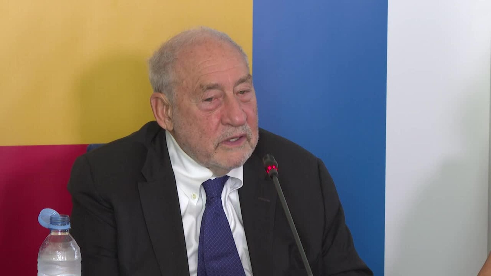 El Nobel de Economía 2001 Joseph Stiglitz habla de "claro genocidio" y "clara limpieza étnica"