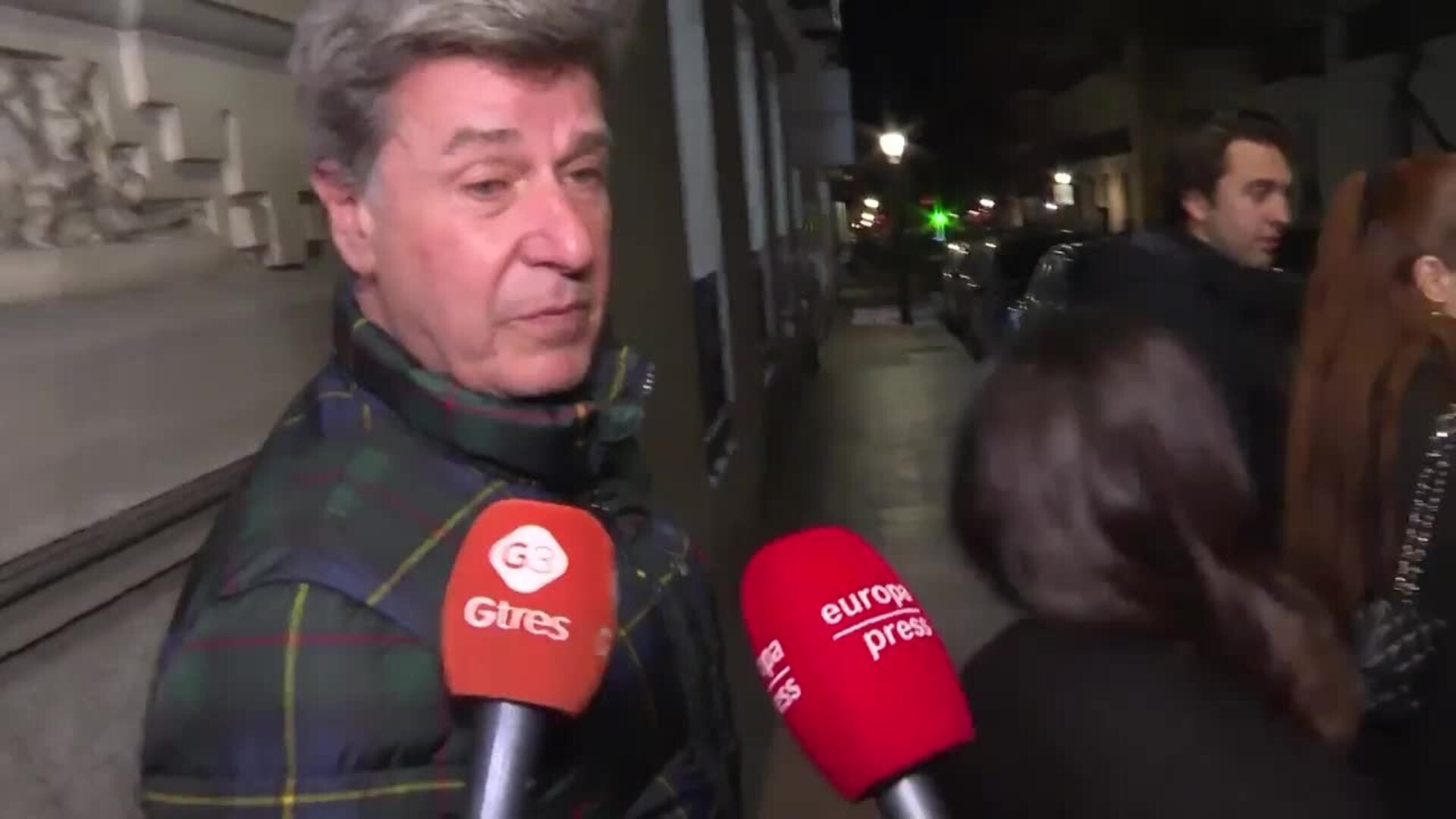 Cayetano Martínez de Irujo se enfada con la prensa en su último plan antes de su boda