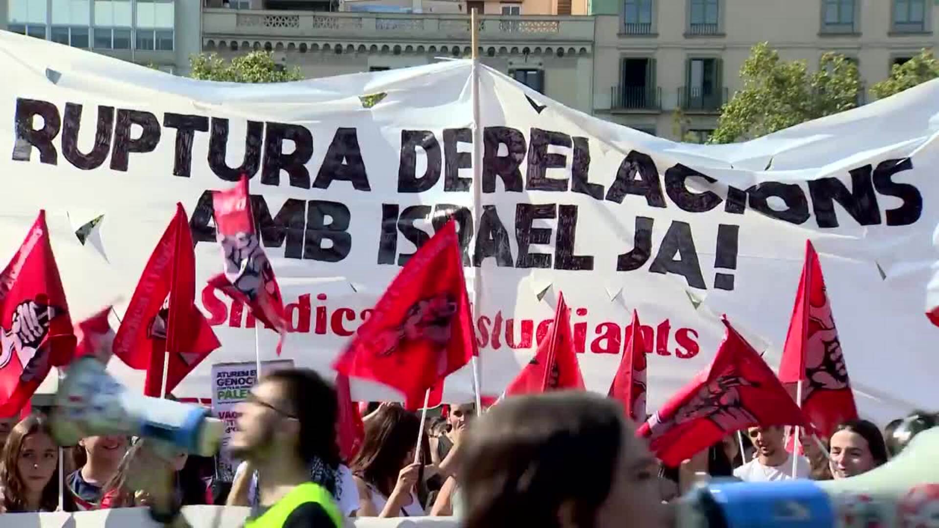 Unos 6.500 estudiantes se manifiestan en Barcelona "contra el genocidio sionista"