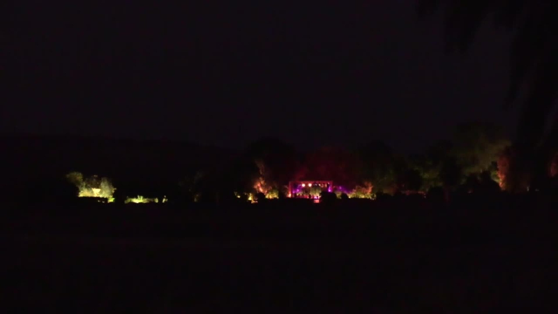 Luces de la fiesta de la boda de Cayetano y Bárbara