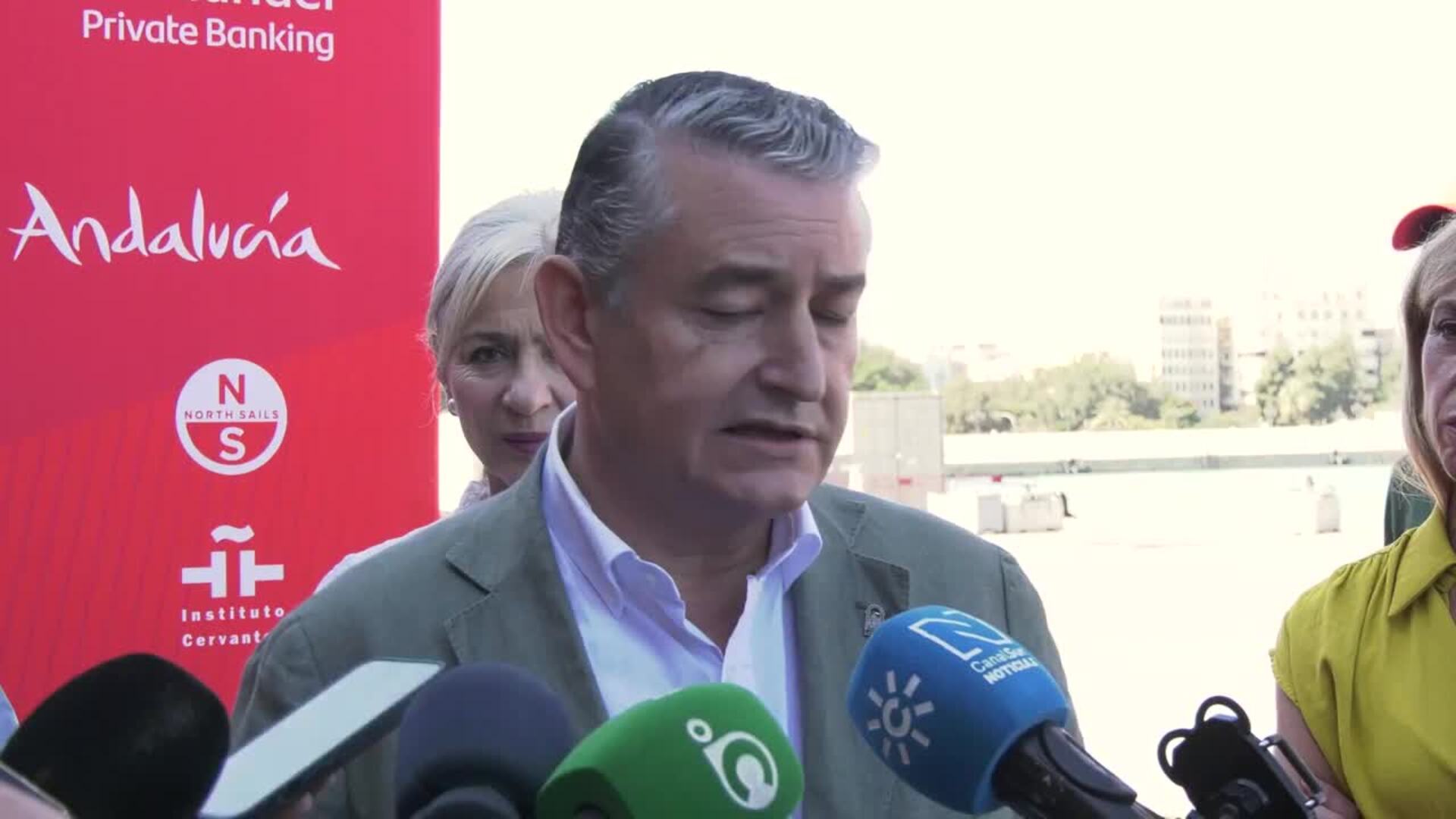 Sanz asegura que la "foto" de Montero y Zapatero es el "retorno al peor pasado" de Andalucía
