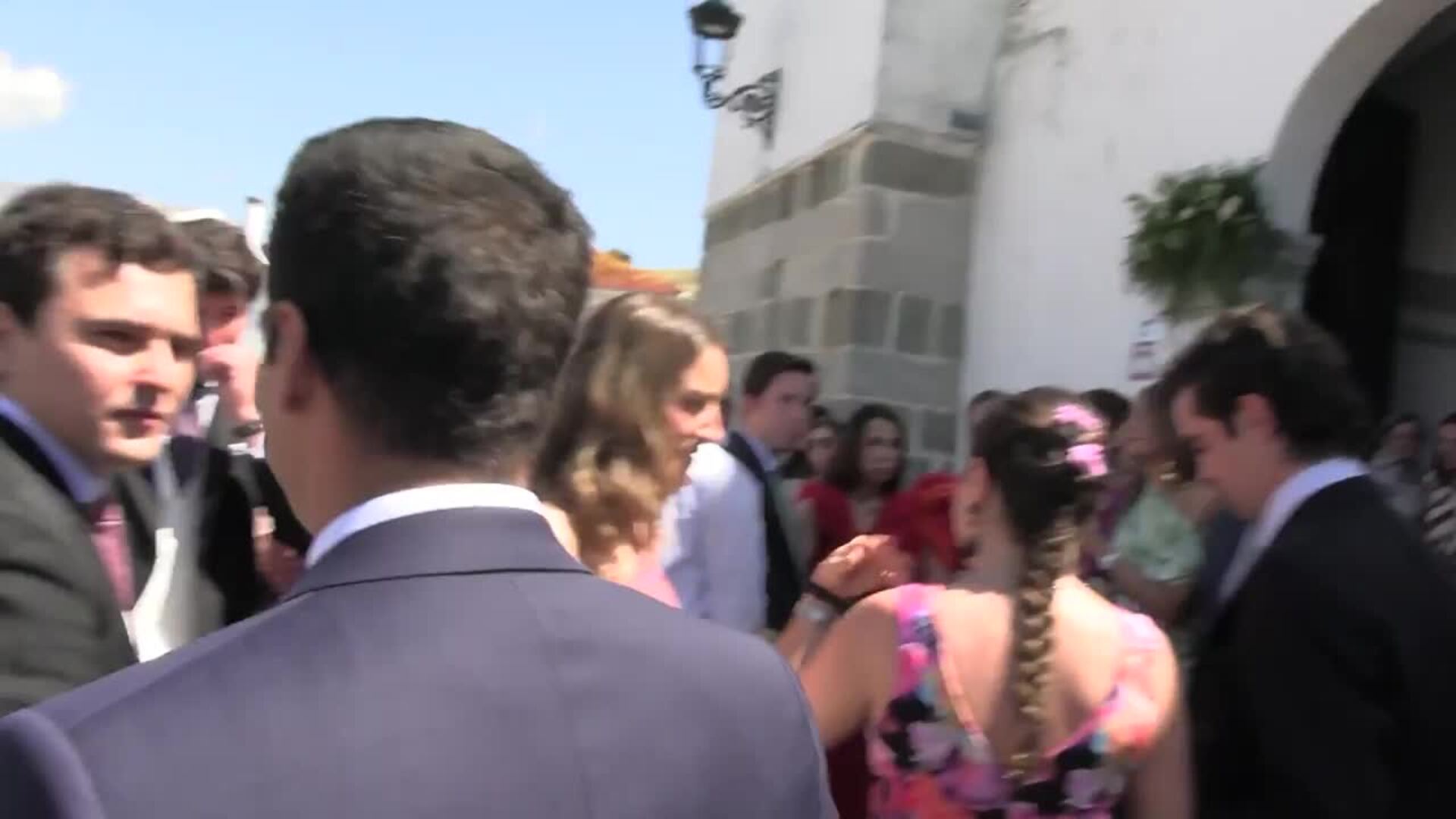 Alberto Herrera y Blanca Llandres reúnen a sus familias para celebrar su pedida de mano