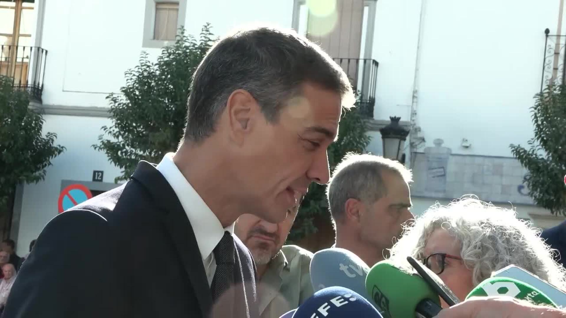 Sánchez despide a Vara en su funeral: "Un progresista comprometido e íntegro"