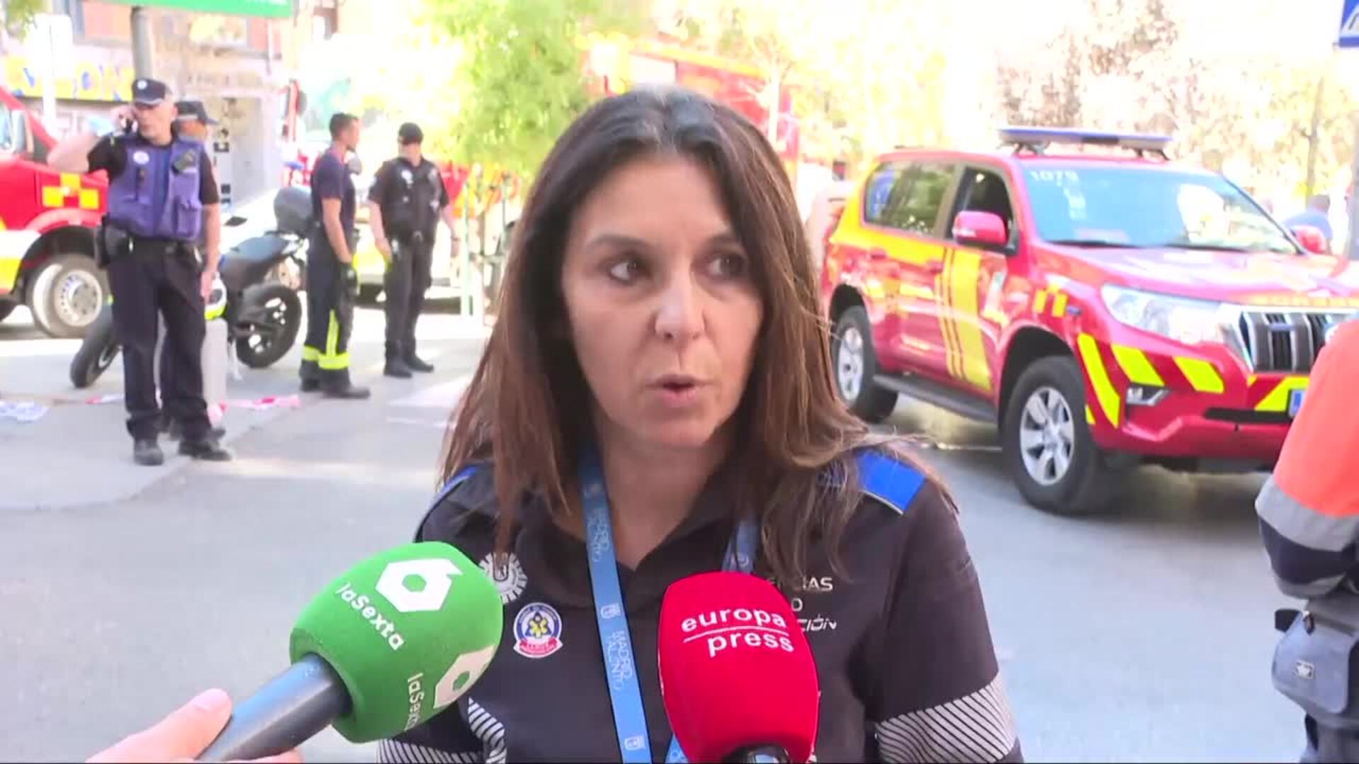 Bomberos trabajan en estabilizar la zona de Ópera (Madrid) tras el derrumbe: "No es segura"