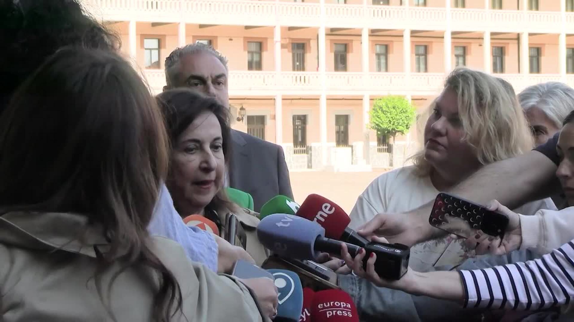 Robles asegura que el sistema lanzacohetes SILAM estará en Astorga (León) "dentro de plazo"