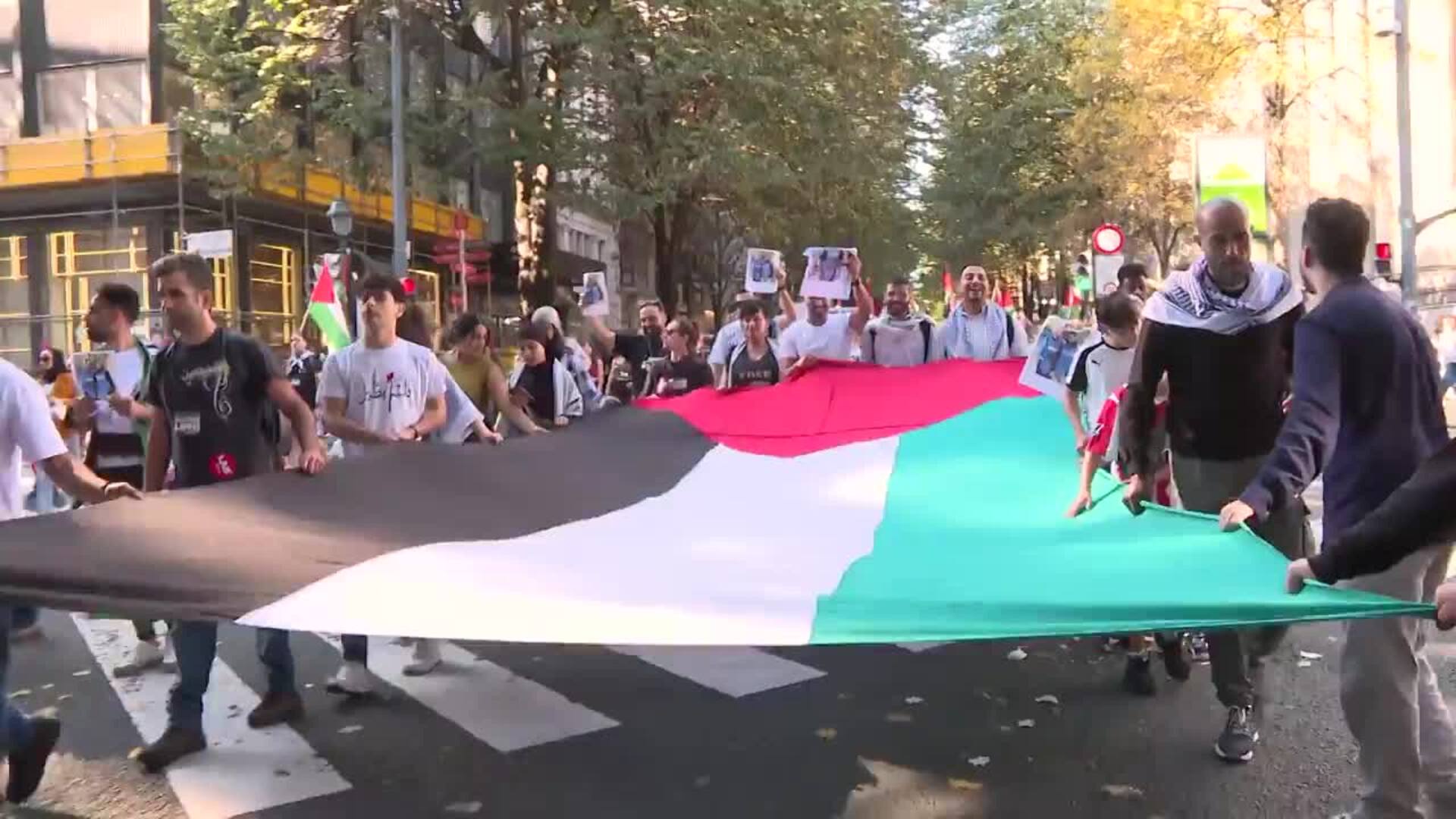 Miles de personas rechazan en Bilbao hacer "negocio con el genocidio" en Palestina