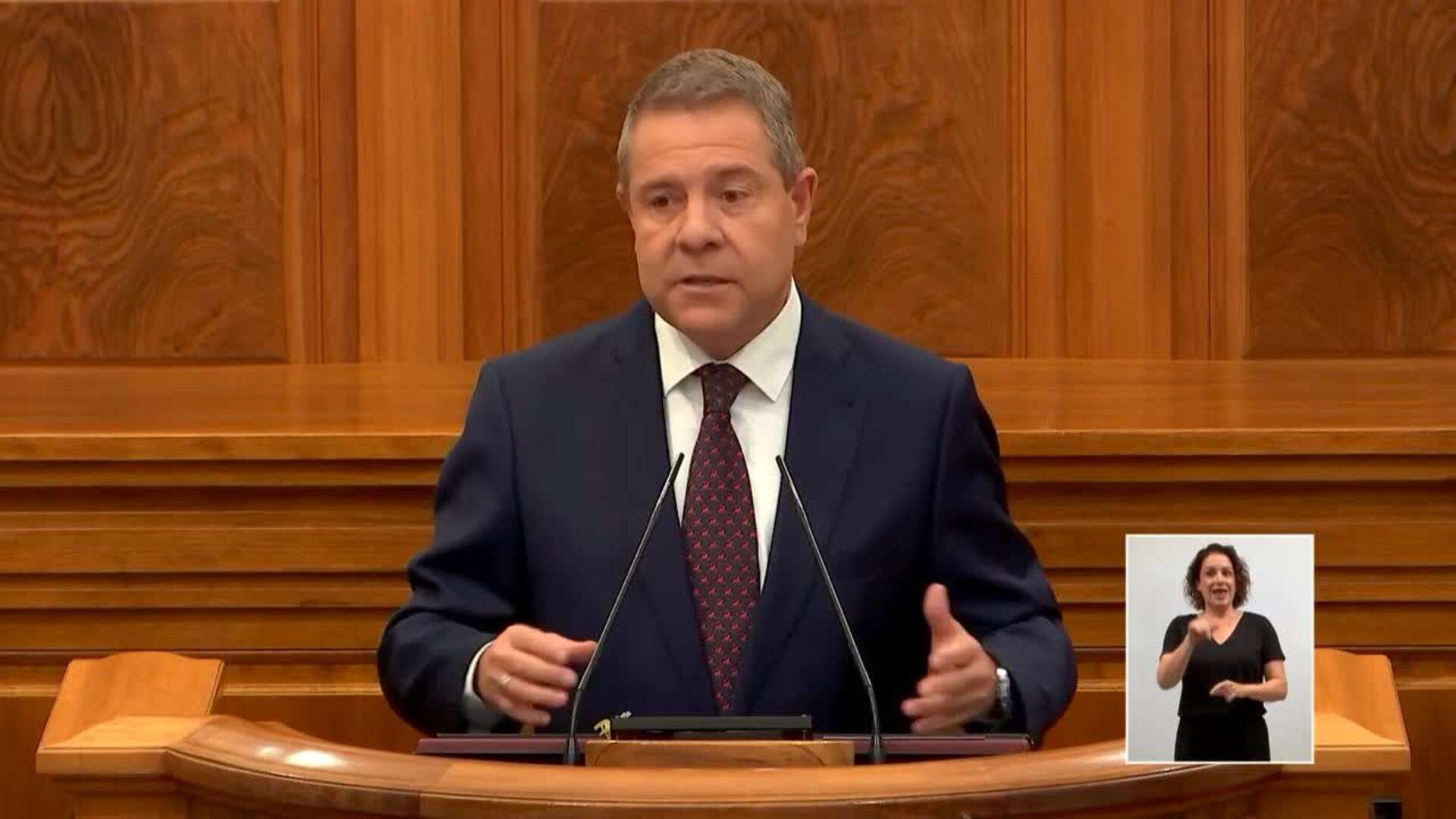 Page arranca debate erigiendo a C-LM como isla de estabilidad a salvo de frentismo y corrupción
