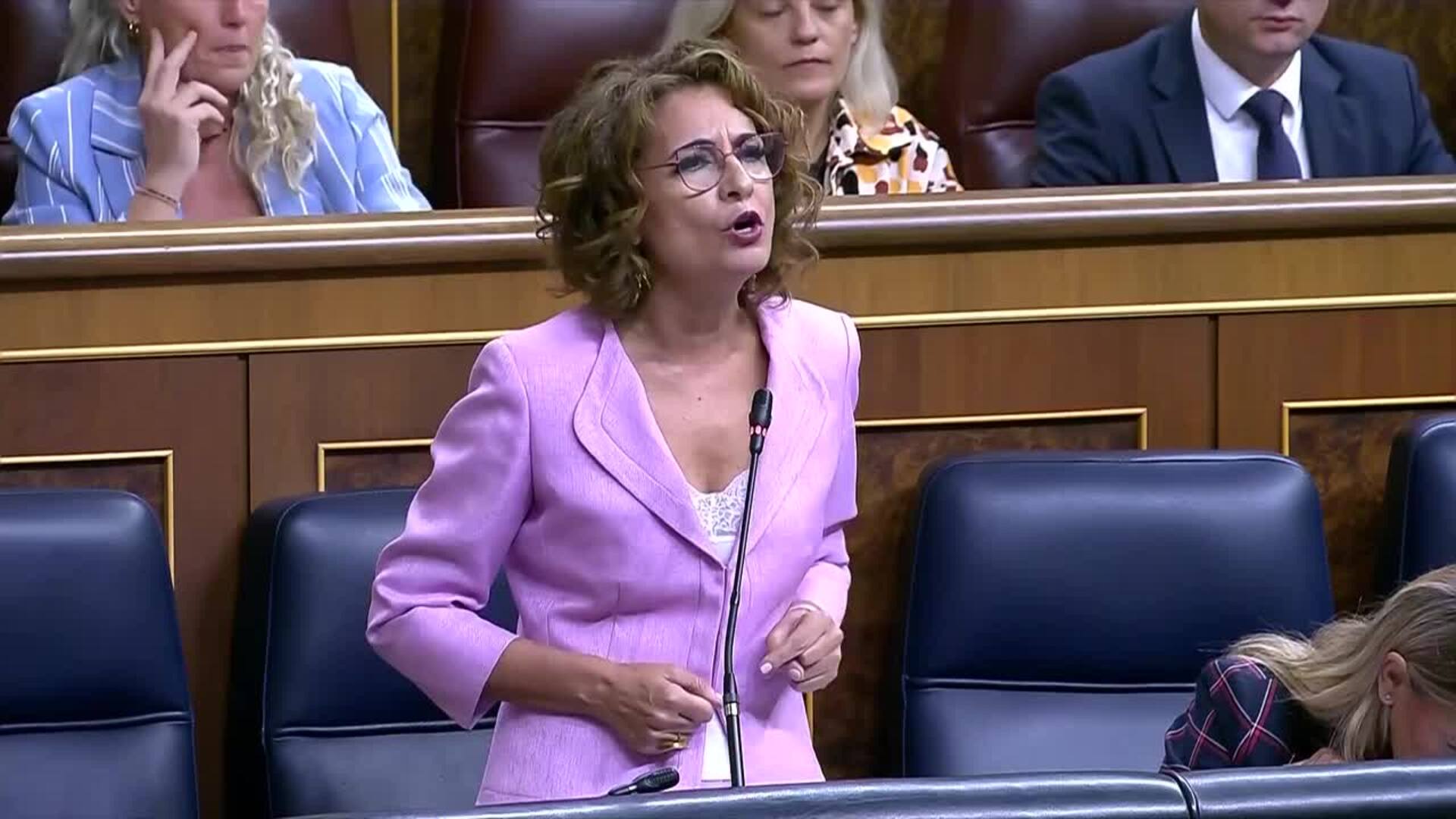 PP acusa al Gobierno de "exprimir" a autónomos y Montero les recuerda que apoyaron subir cuotas