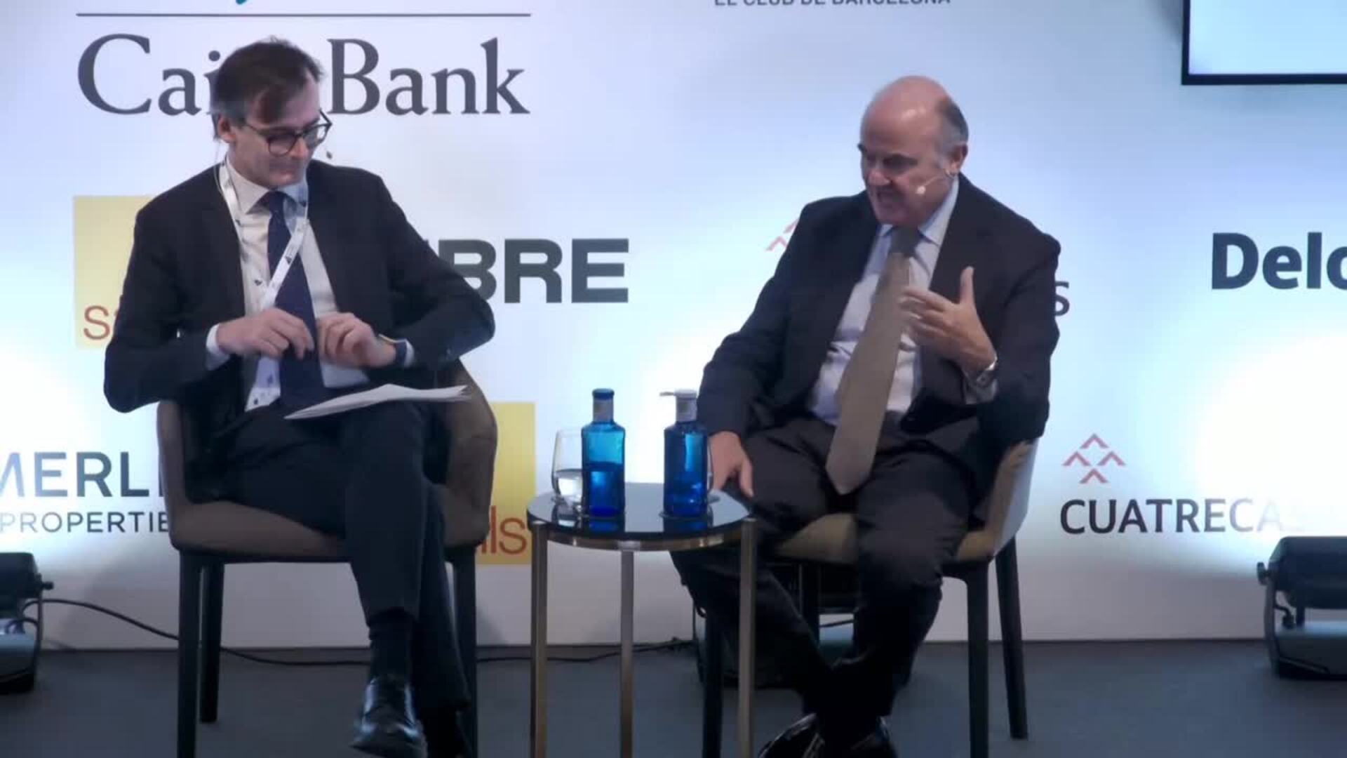 De Guindos es "optimista" con la inflación y ve positiva la trayectoria de la de servicios