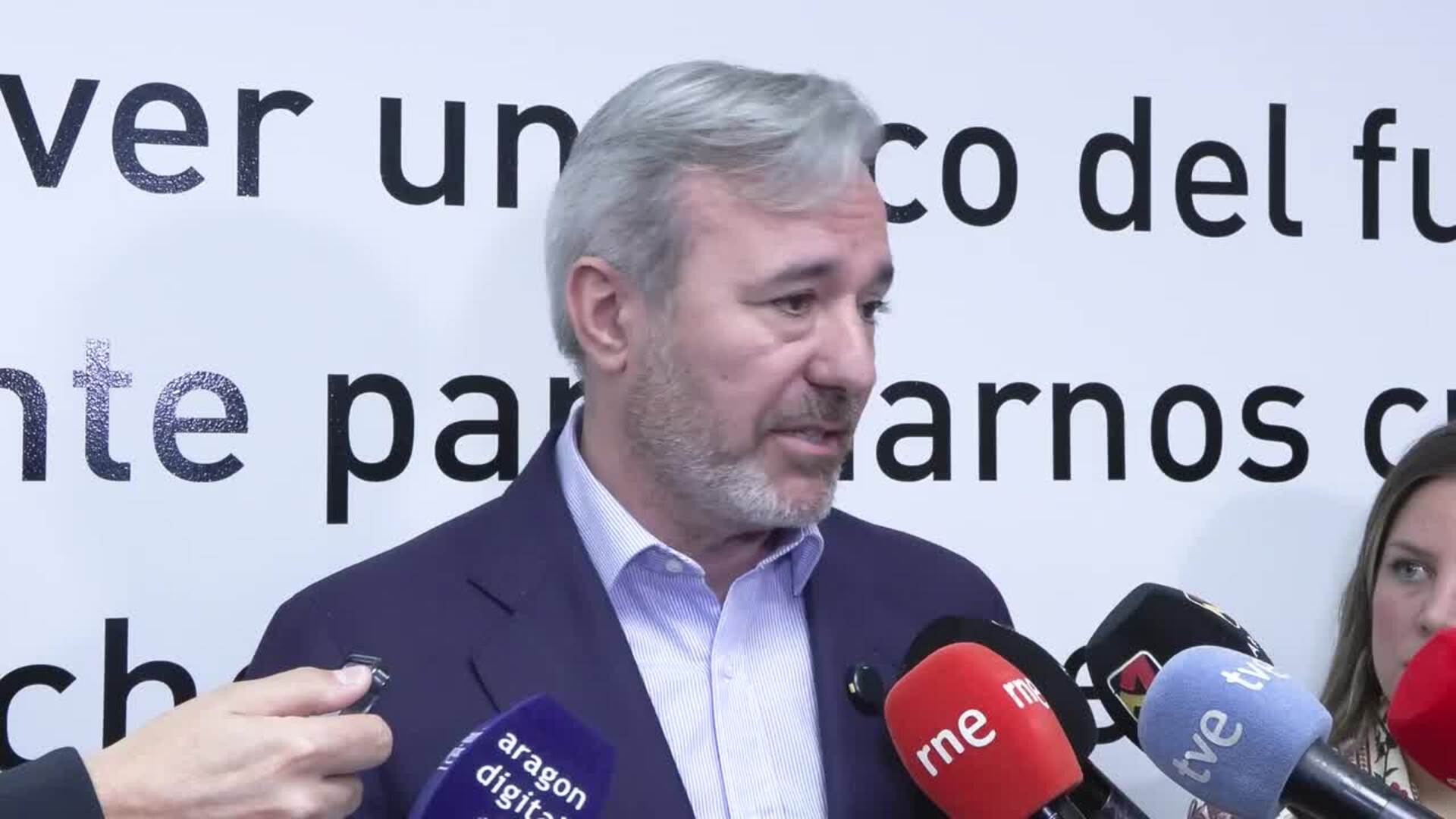 Azcón avisa a Alegría (PSOE) de que "quien mucho abarca poco aprieta"