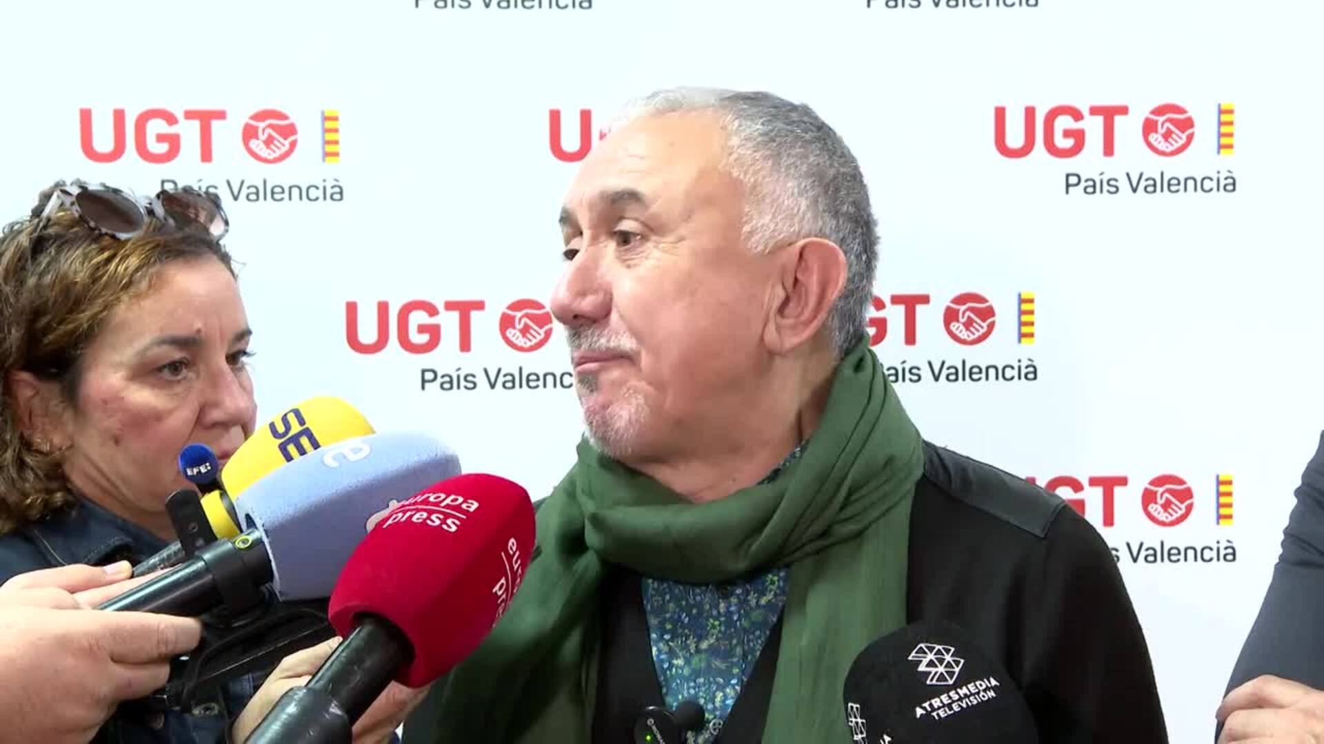 Álvarez critica "la prepotencia" de la CEOE al negarse a hablar del permiso por fallecimiento
