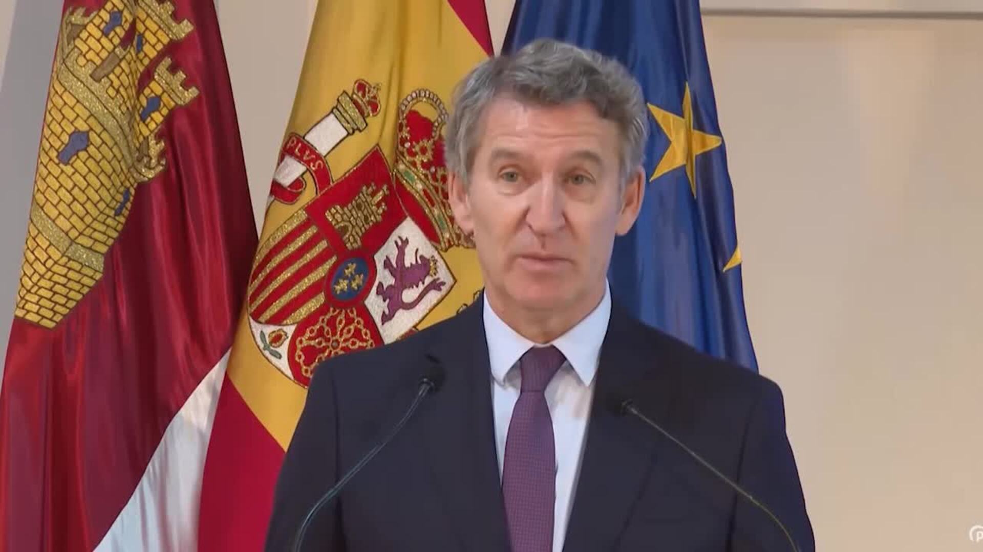 Feijóo enfatiza que España "no merece" un presidente "rodeado por sumarios de corrupción"