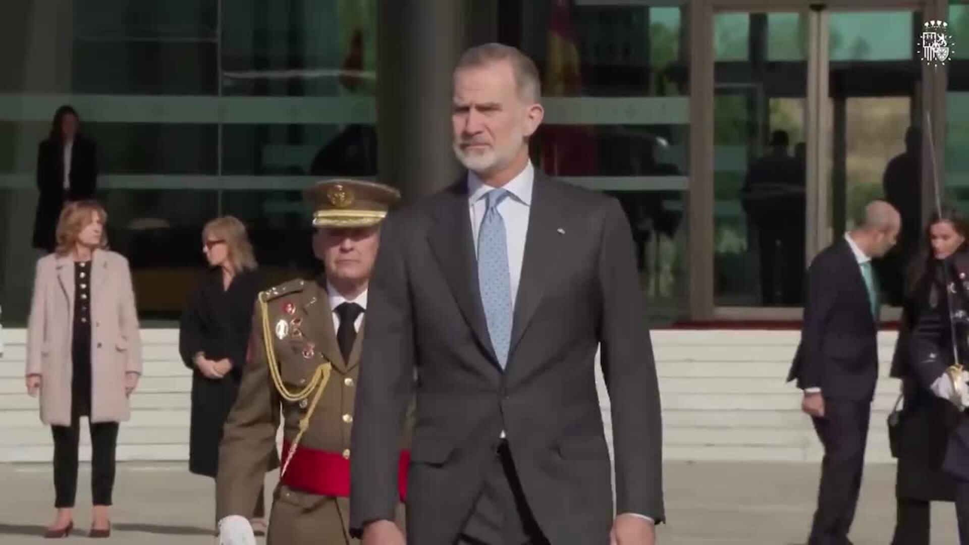 Los Reyes llegan al Aeropuerto Internacional de Chengdu en su primera visita de Estado a China