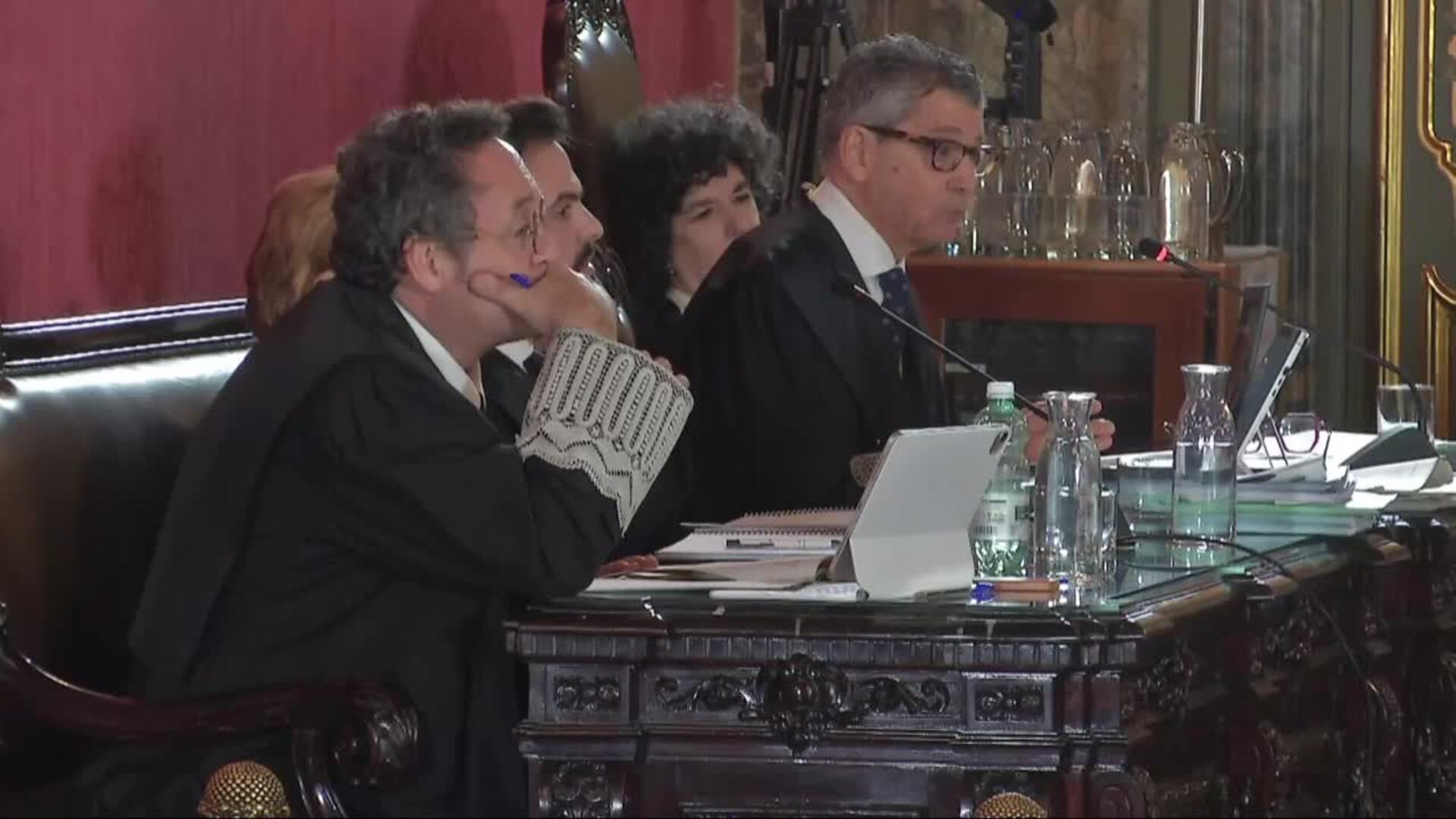 Agentes declaran que se llevaron más información de la autorizada porque era imposible filtrar