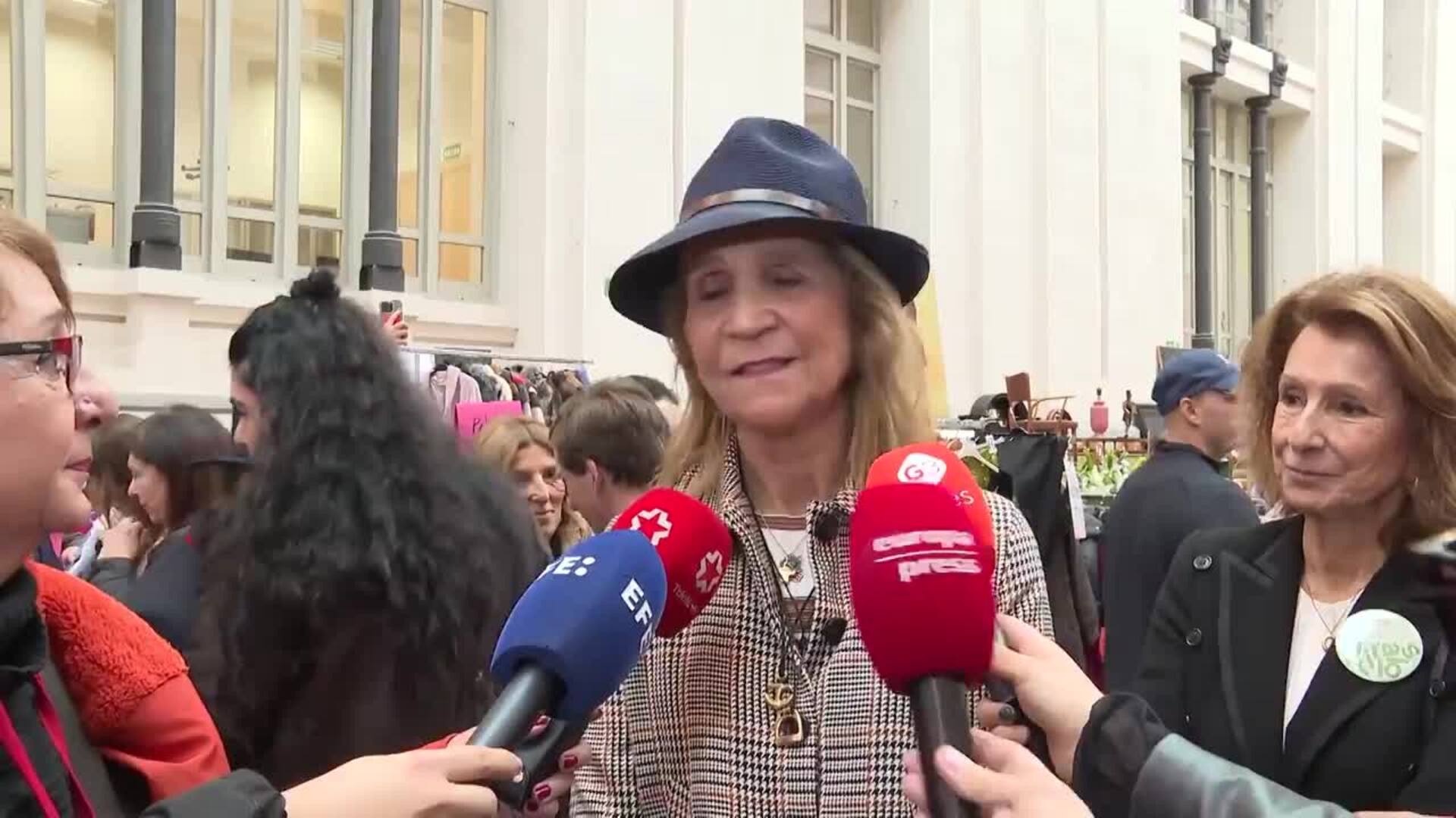 La infanta Elena, sonriente y relajada, muestra su lado más solidario