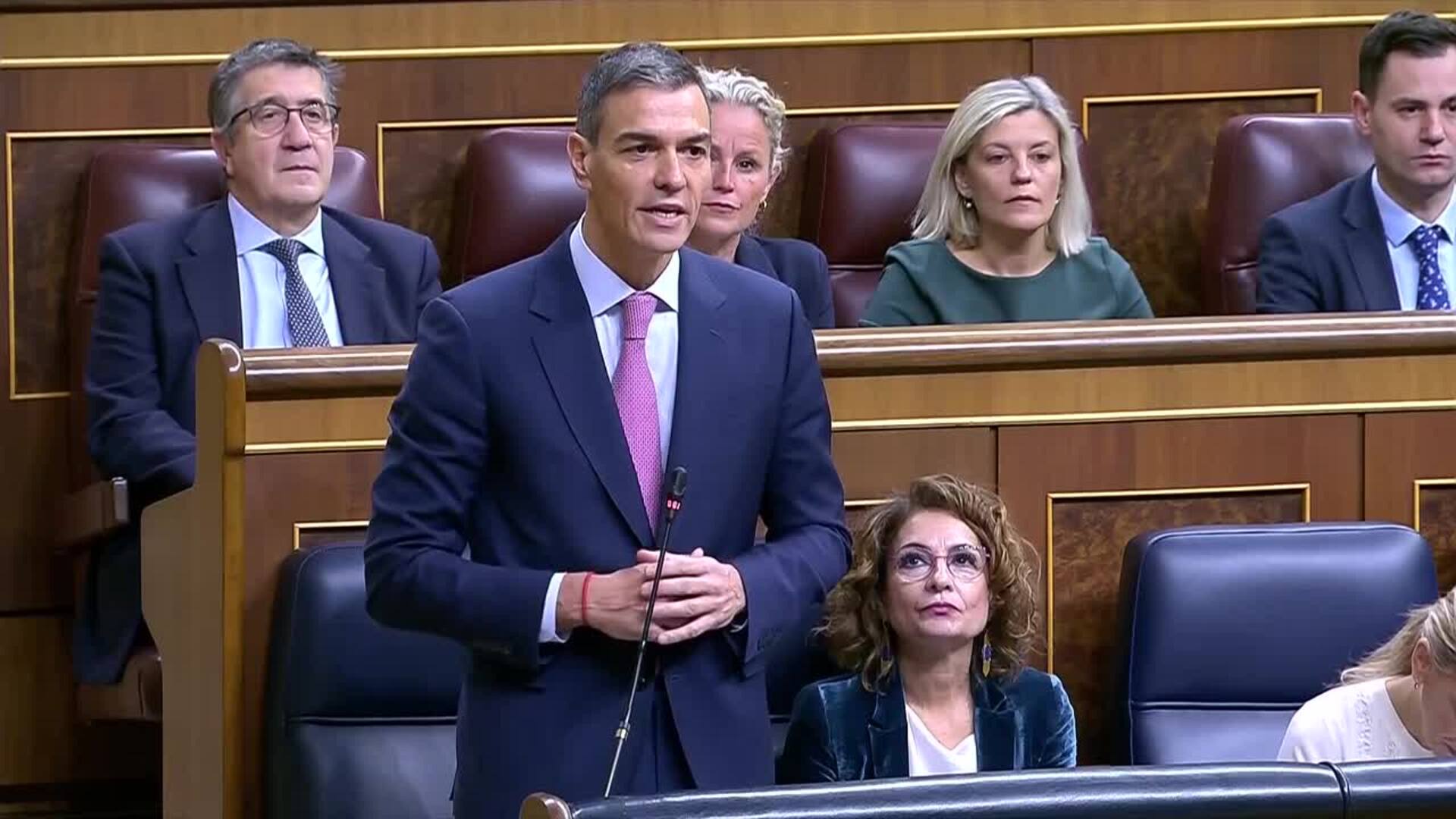 Feijóo acusa a Sánchez de llevar la "cloaca de Ferraz" a Moncloa y él le ataca con Mazón