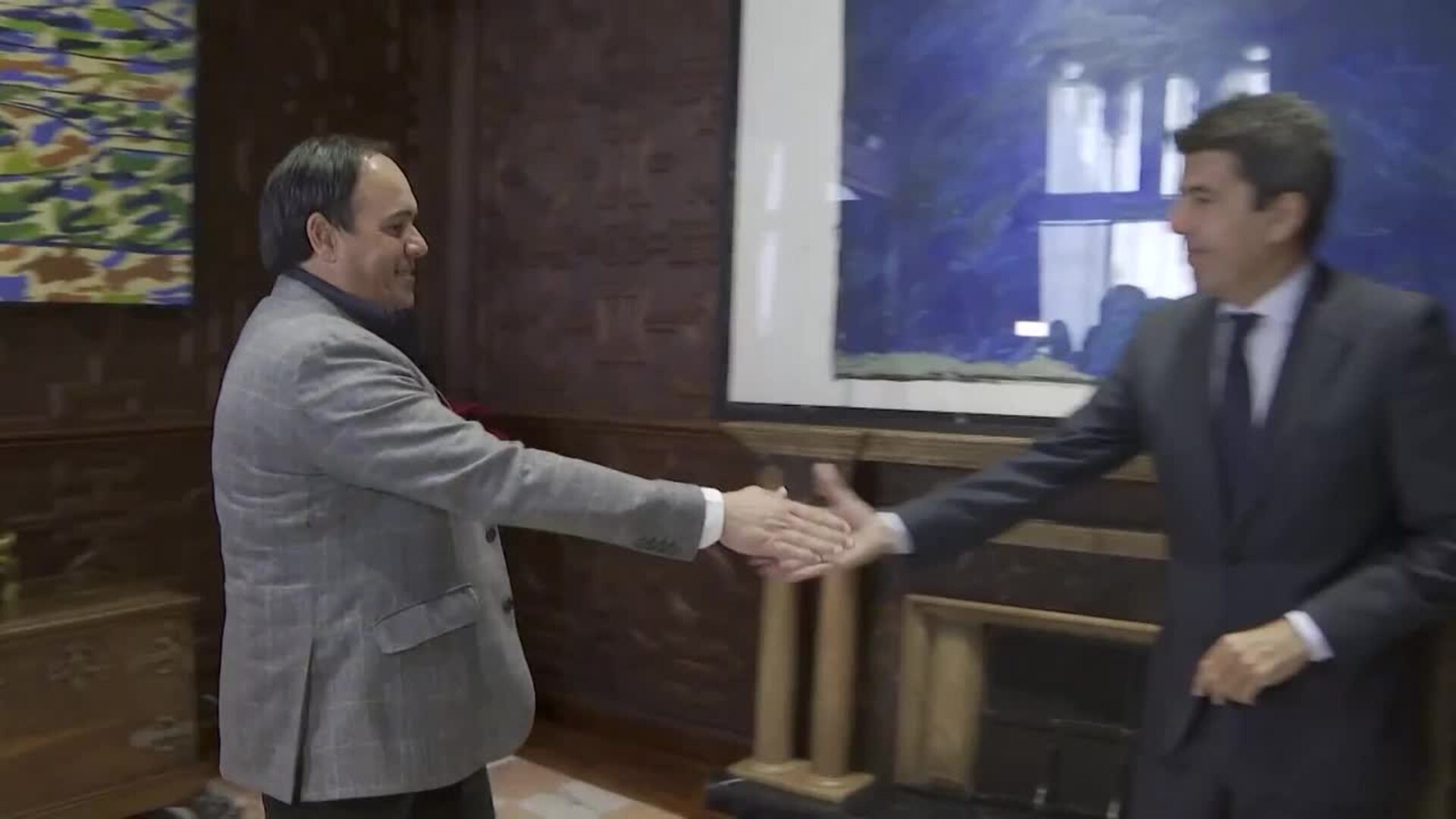 Llorca confía en alcanzar un acuerdo con Vox para su investidura y apela a la "responsabilidad"