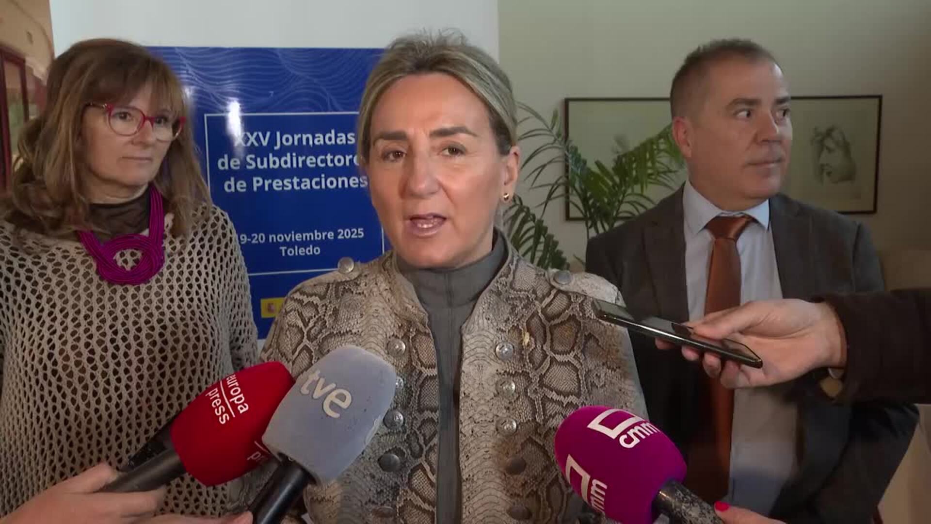 Tolón reconoce el trabajo de los funcionarios del SEPE