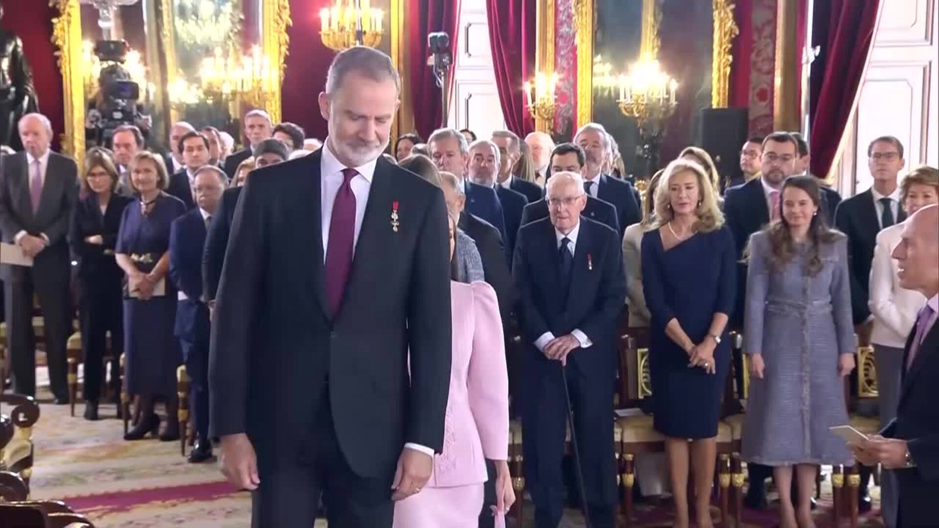 El Rey ensalza el "servicio ejemplar" de la Reina Sofía y su apoyo a Juan Carlos I