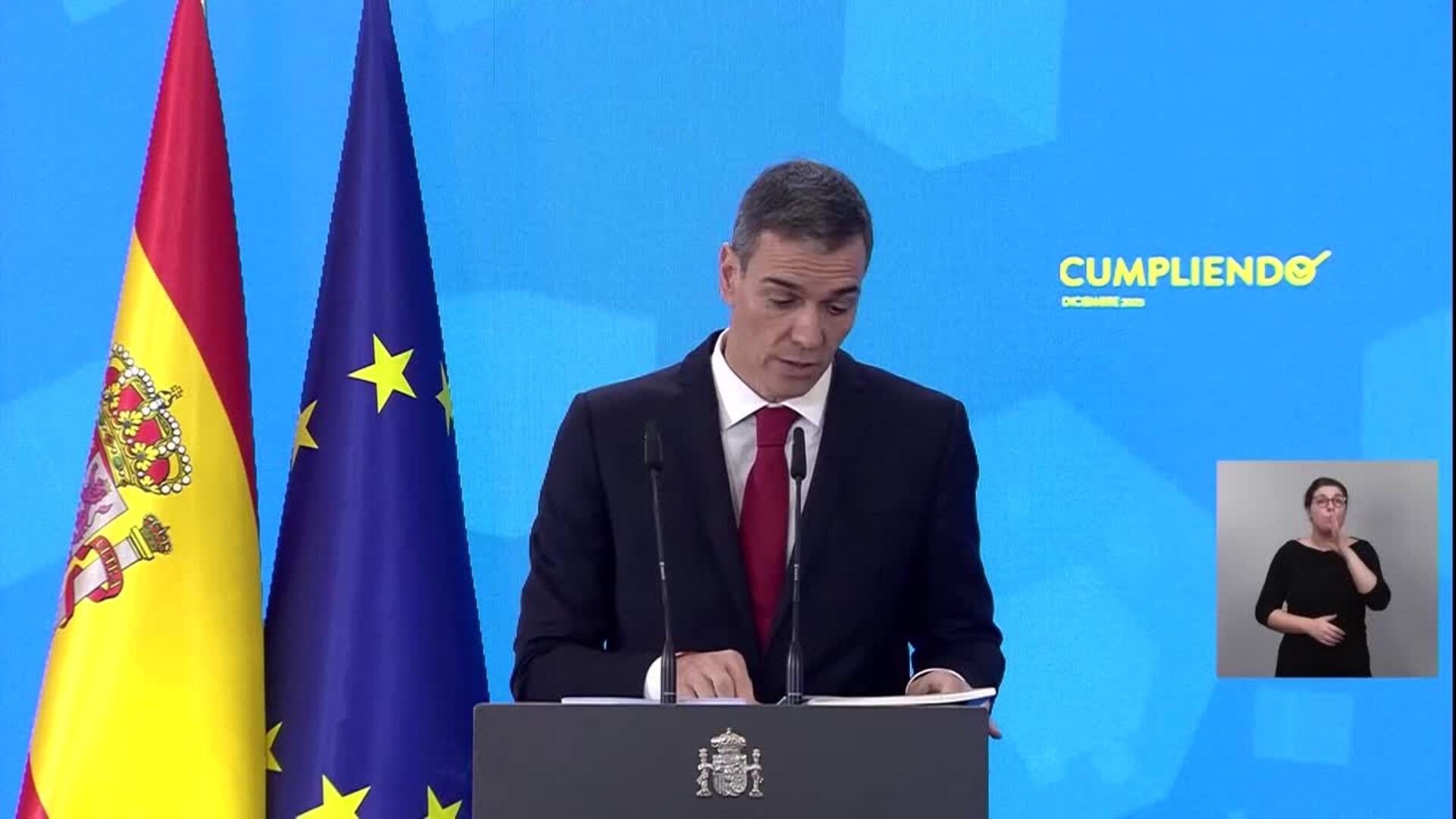 Sánchez avisa de que seguirá la legislatura aunque tenga que aguantar "campañas personales"