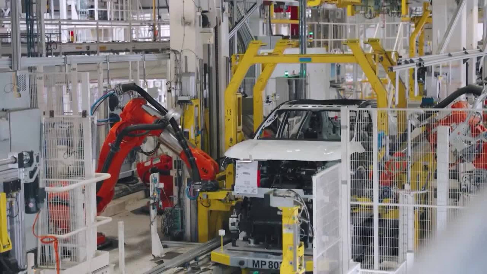 Bruselas propone permitir una producción "limitada" de coches de combustión más allá de 2035