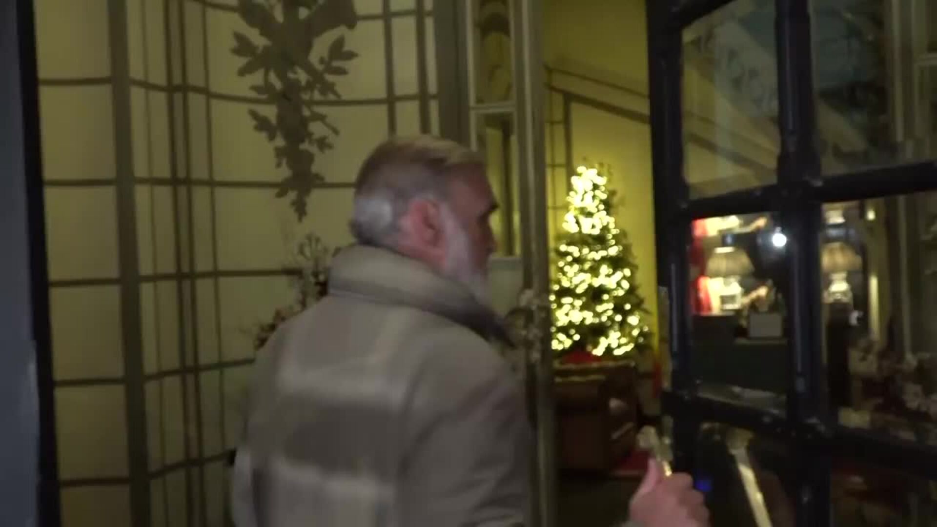 Fernando Martínez de Irujo reúne a sus seres queridos en una gran fiesta en Madrid