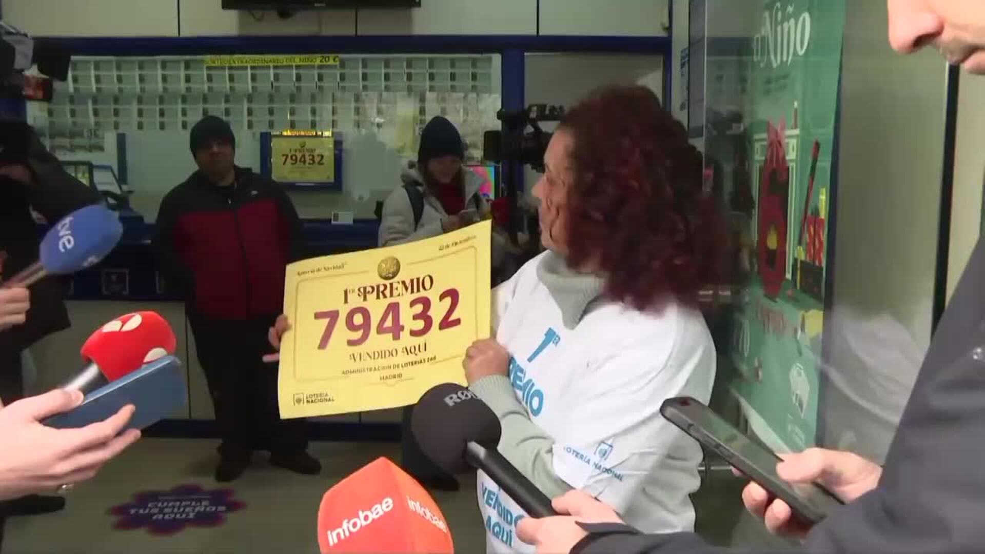 Los más afortunados celebran por todo lo alto los premios de la Lotería de Navidad