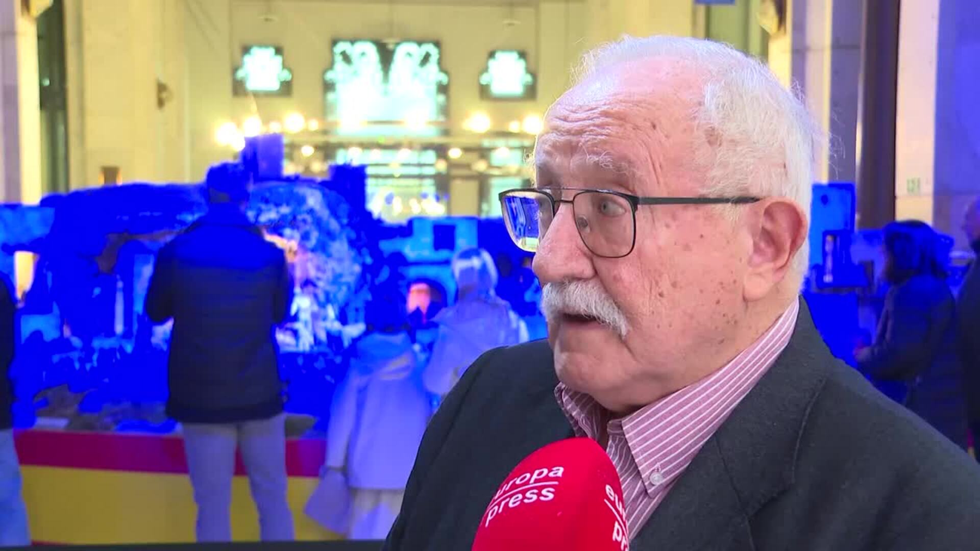 Un mercado da "un aire distinto" al belén del Ayuntamiento de Madrid