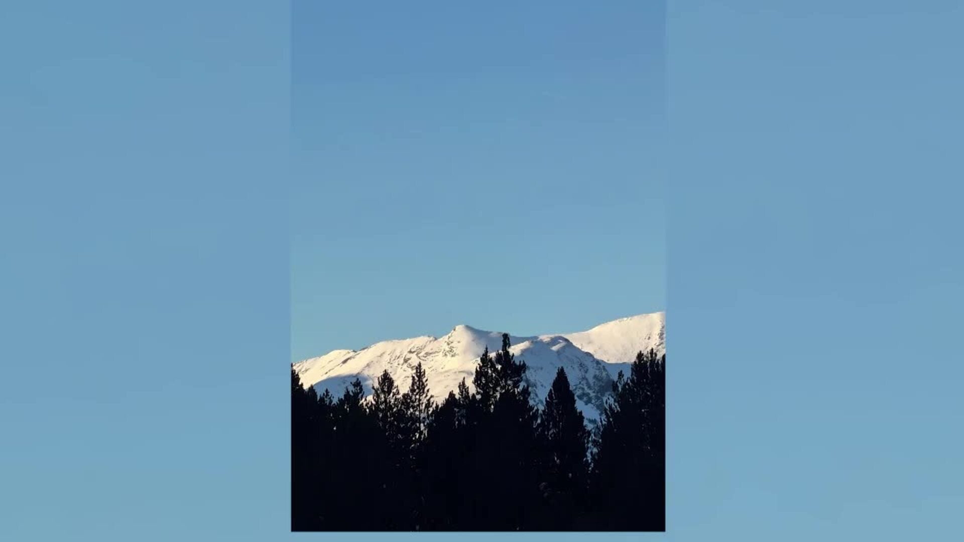 Laura Escanes disfruta de la nieve con su madre y su pequeña Roma