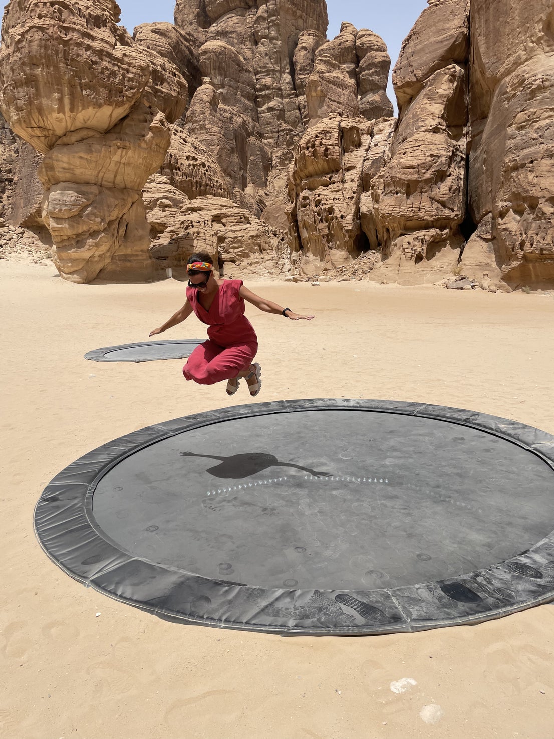 Camas elásticas en el desierto de Arabia.