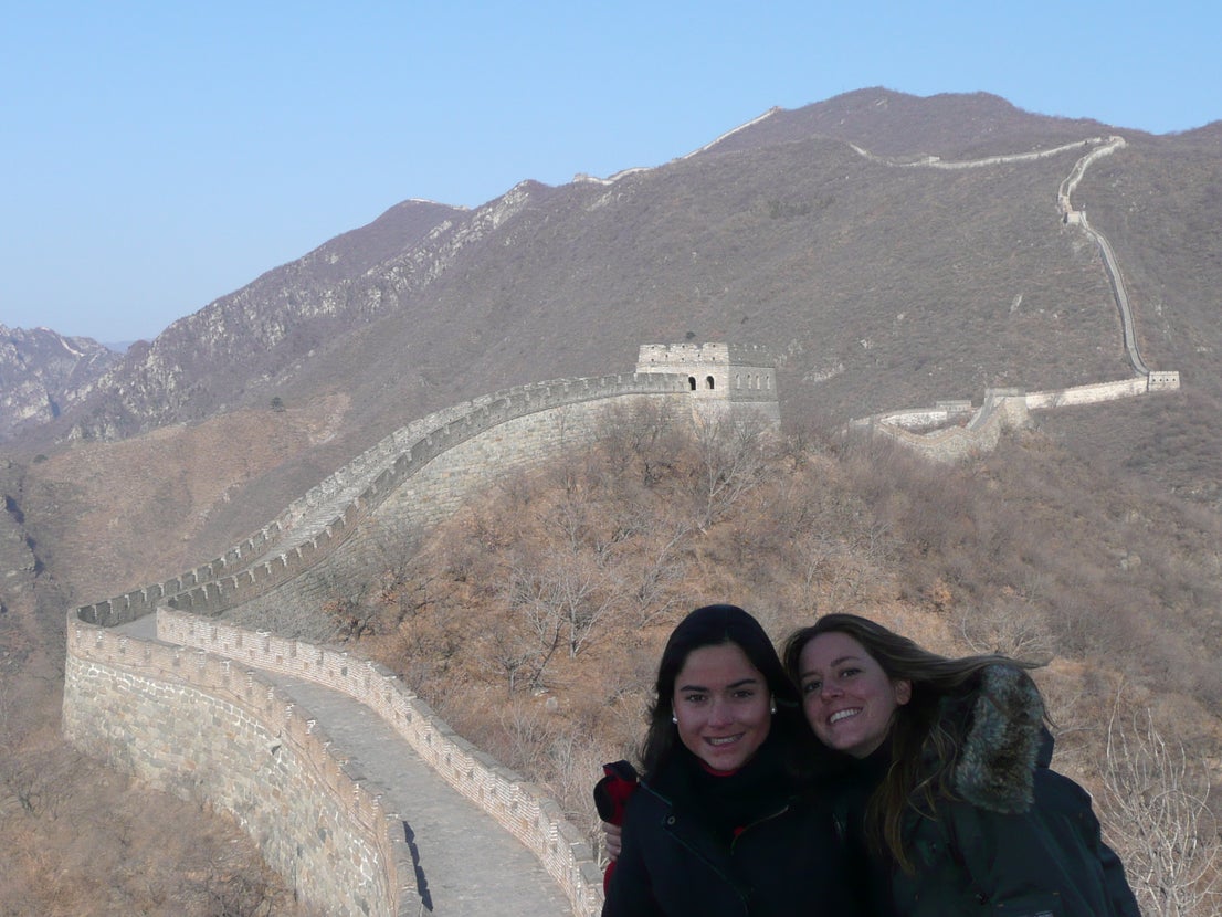 Con una amiga en la Gran Muralla de China