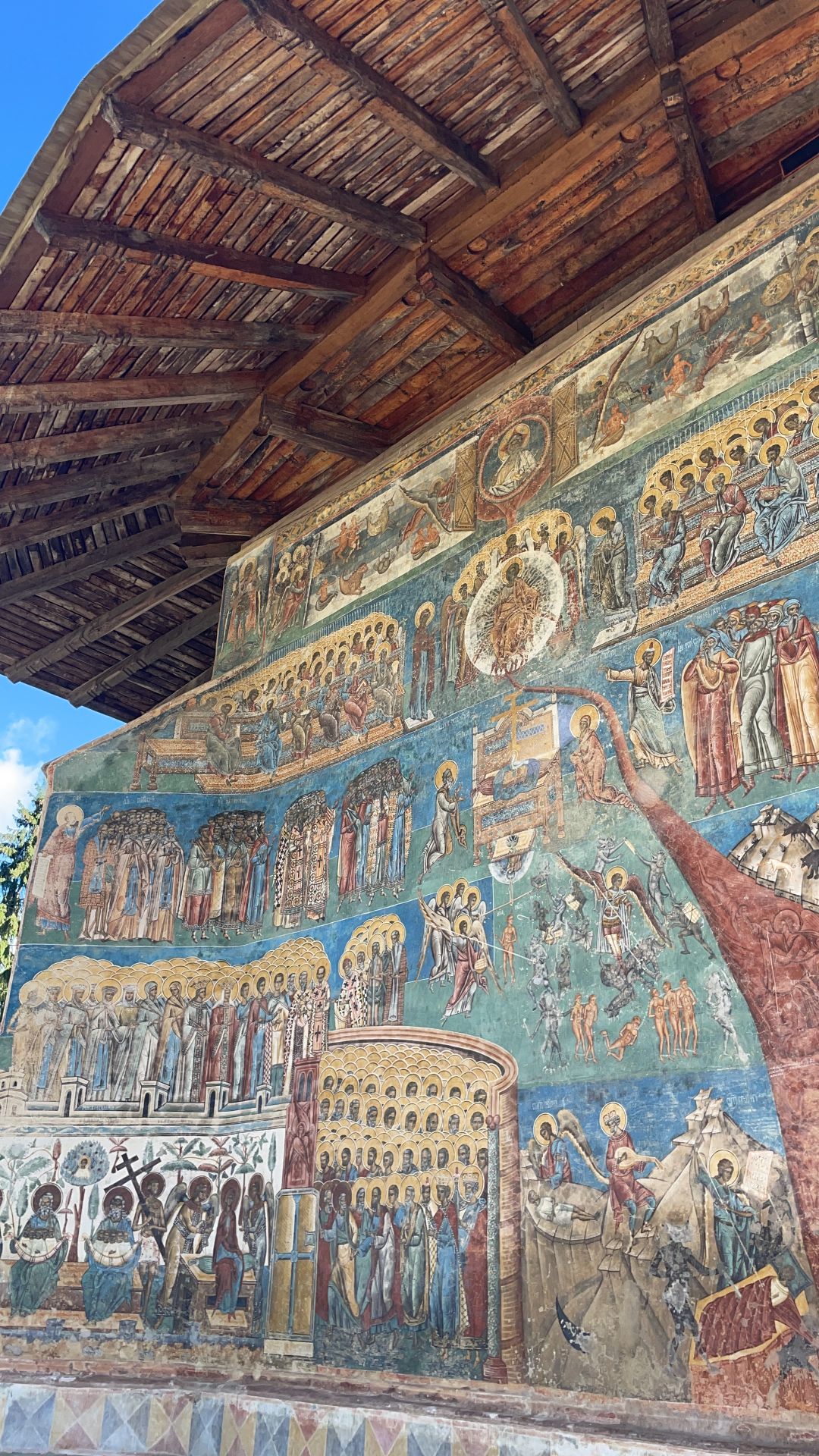 Monasterio de Voroneț en Rumanía, conocido como la 'Capilla Sixtina del Este'.