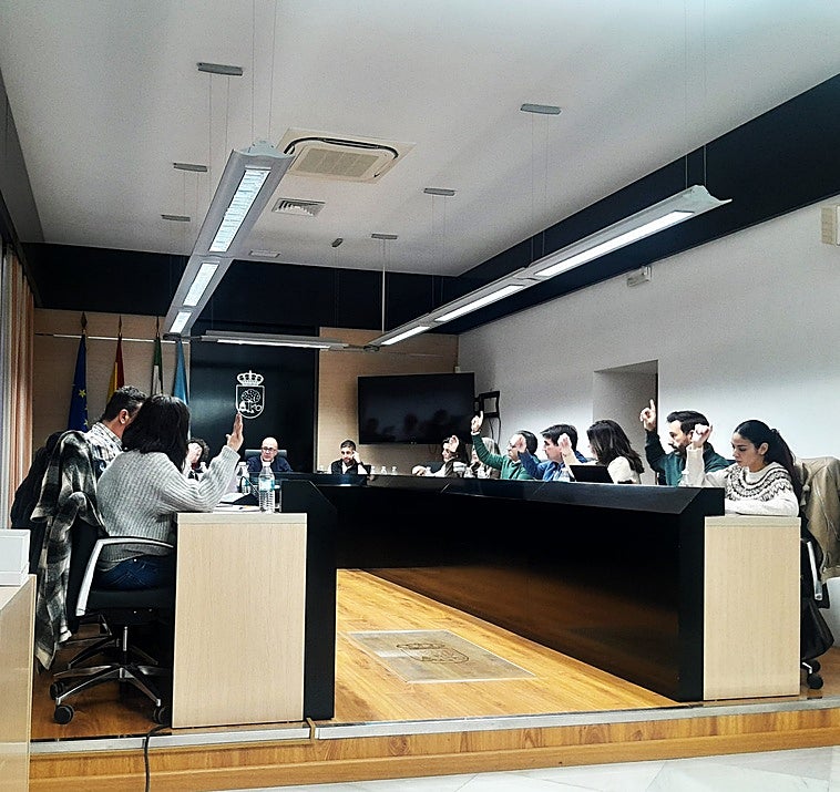 El pleno de Navalmoral deja sobre la mesa el concurso para adjudicar el servicio de bus urbano