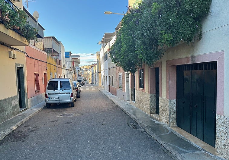 Disparan al coche del hombre que ha golpeado con su vehículo a una menor en el Cerro de Reyes de Badajoz