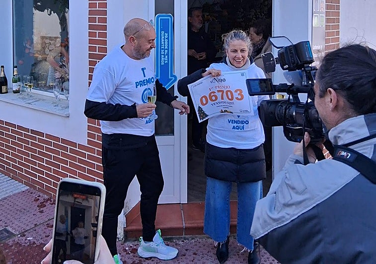 Mari Toni, la lotera afortunada de Guadiana: «Me quedé con el décimo porque salió defectuoso de la impresora»