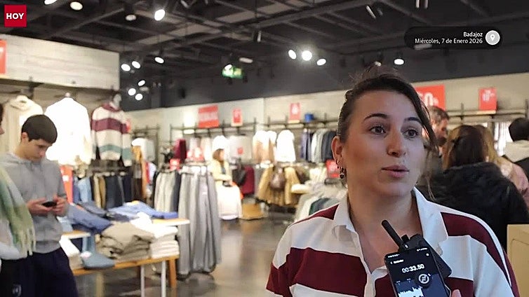 Colas sin agobios por el arranque oficial de las rebajas y la devolución de regalos