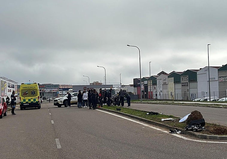 Herido un hombre de 30 años tras chocar un coche y una moto en Badajoz