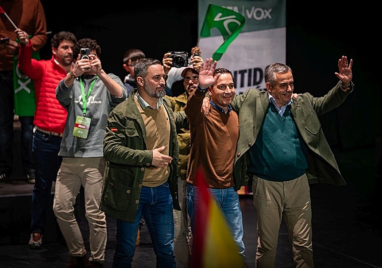 Vox apunta a competencias en campo, industria y seguridad para pactar con el PP