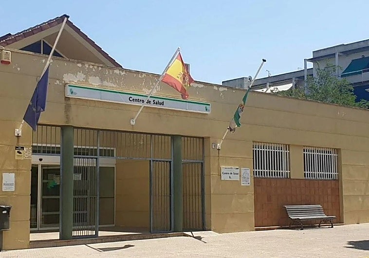El Colegio de Médicos de Badajoz y Simex secundan la protesta por la agresión a una doctora en Villanueva de la Serena