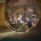 Intervención quirúrgica en un hospital de la región en una imagen de archivo.