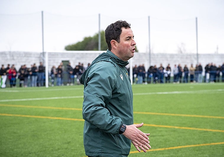 El Badajoz de Ávila va lanzado hacia zona de playoff