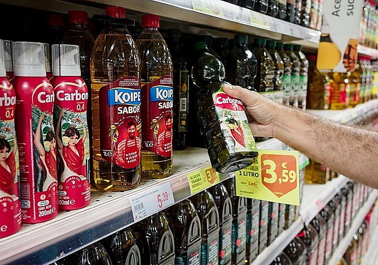 Los tres aceites de oliva que más se han disparado de precio en solo un mes