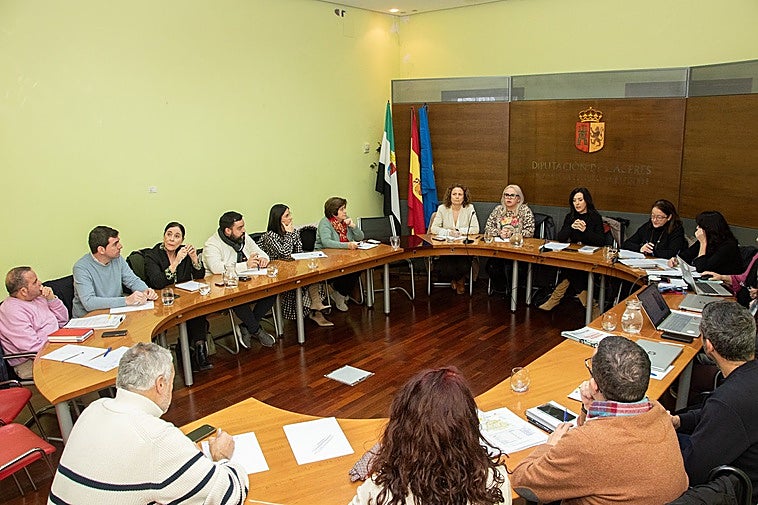 La Diputación desarrolla los conjuntos históricos de 12 municipios cacereños