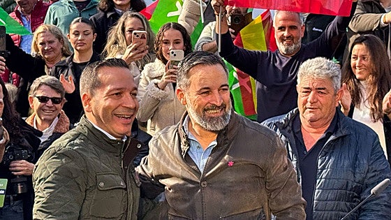 Vox incluye reducir el número de diputados para pactar con el PP el Gobierno regional
