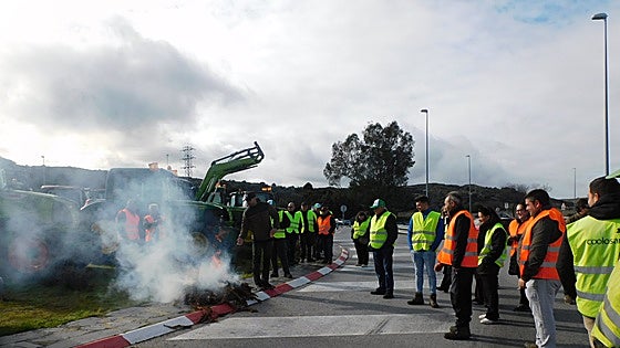 Los convocantes cifran en 2.500 los tractores que han salido a la carretera