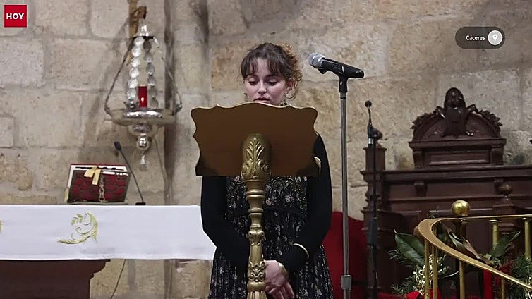 La Virgen de la Esperanza protagoniza el cartel de la Semana Santa de Cáceres, que ya viaja hacia Fitur