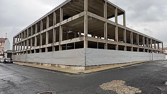 La residencia de Malpartida de Plasencia: parada hace dos años y sin fondos para retomarse