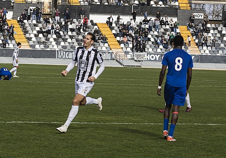 La competencia afila el colmillo a la delantera del Badajoz